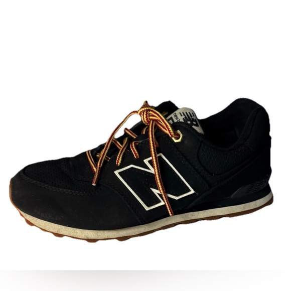 New Balance Men's Black and White Sneakers - Picture 1 of 10